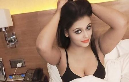 Dehradun escorts girl in Hotel
